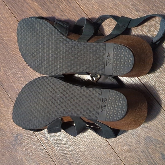 Women's Black Strappy Wedge Sandals - Picture 8 of 9